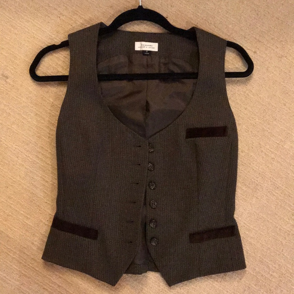 Tahari Women’s Vest